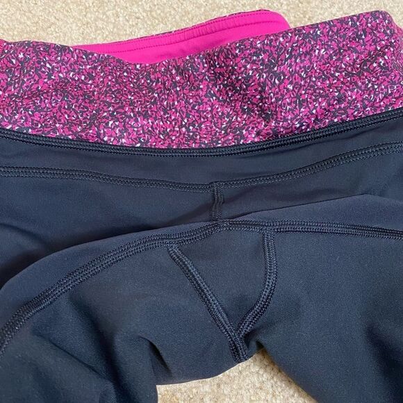Lululemon Black & Pink Ruched Knee Zipper Pocket Crop Capris - Picture 4 of 7